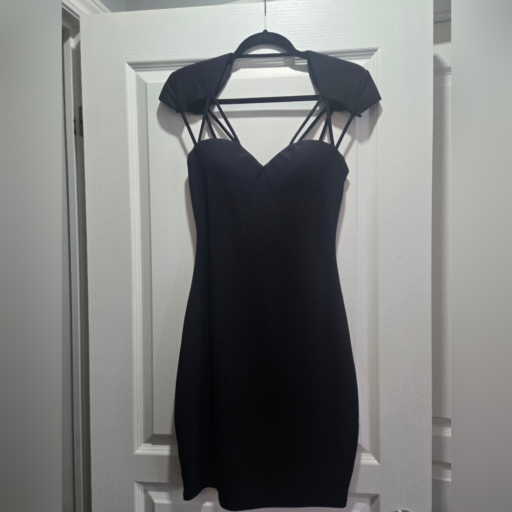 Guess Black Strap-Detail Sweetheart Cocktail Dress